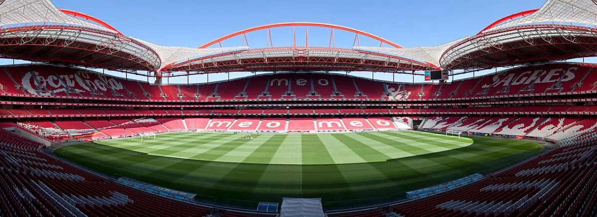 Jhon Durán aterra em Lisboa para assinar pelo Benfica